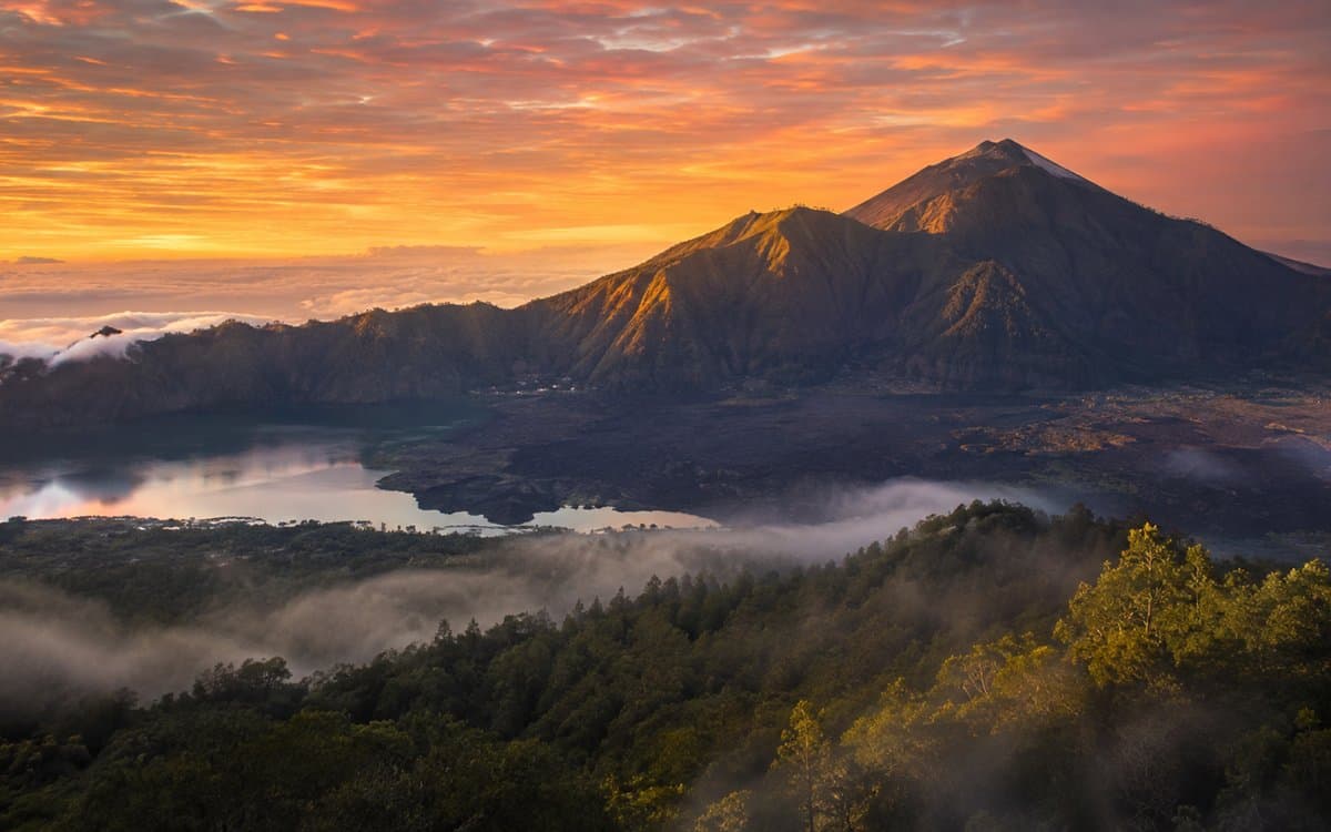 Cara Naik Gunung Tanpa Kedinginan: Tiga Lapis